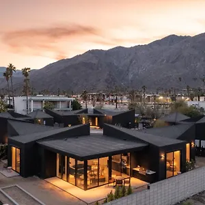 https://blackhaus-by-avantstay.palm-springs-ca-hotels.com